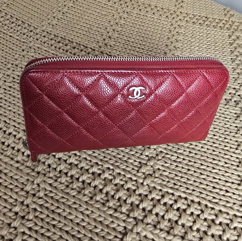 Vintage CHANEL Red Quilted Zippy Wallet
